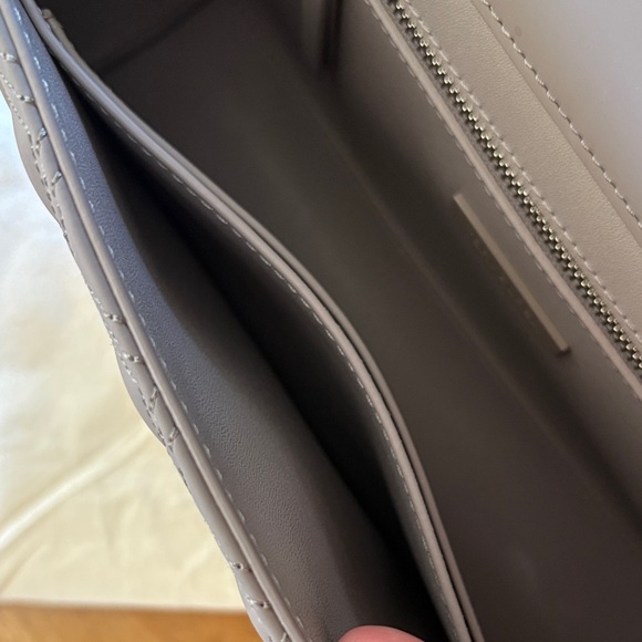 Tory Burch Fleming convertible in matte Grey Heron Quilted leather. Shoulder Bag - Picture 9 of 16